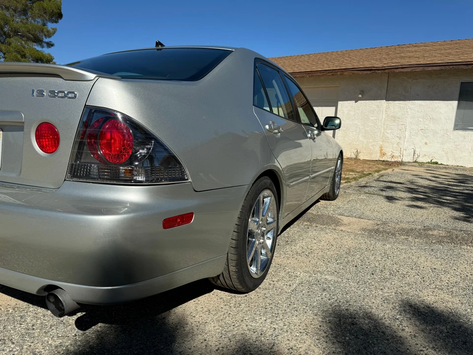 2005 Lexus IS 1st Gen - Image 10 of 31
