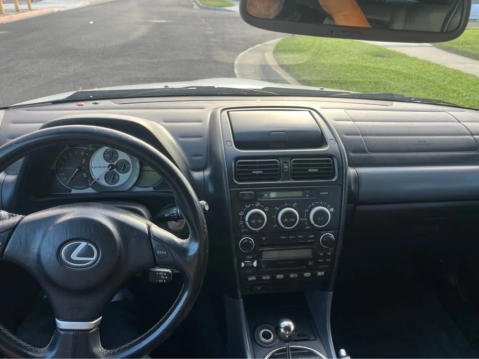 2005 Lexus IS 2nd Gen - Image 10 of 11