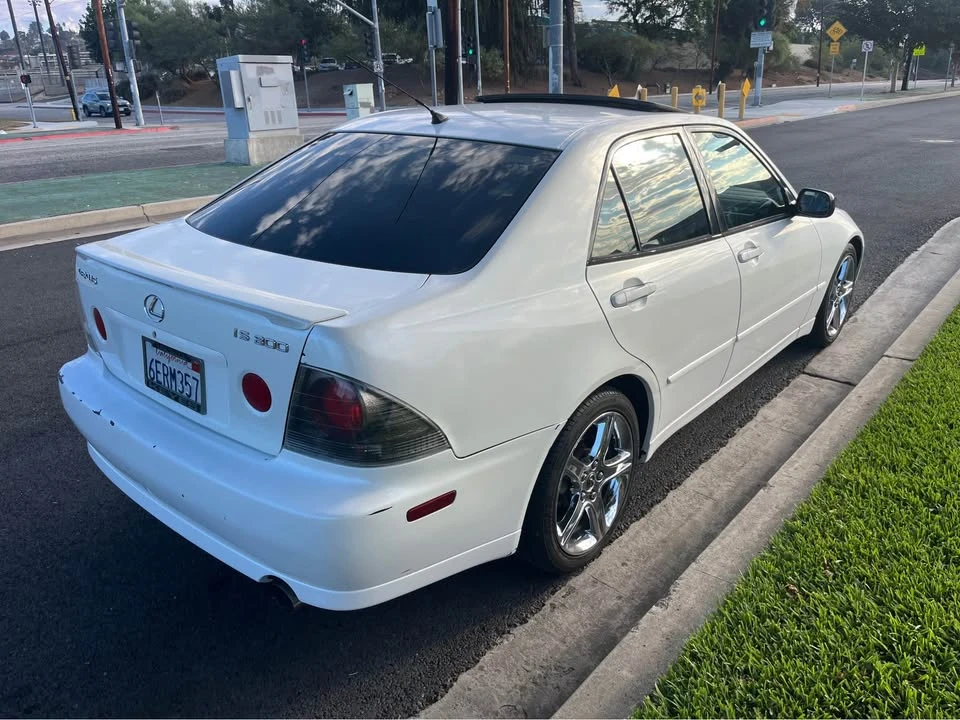 2005 Lexus IS 2nd Gen - Image 5 of 11