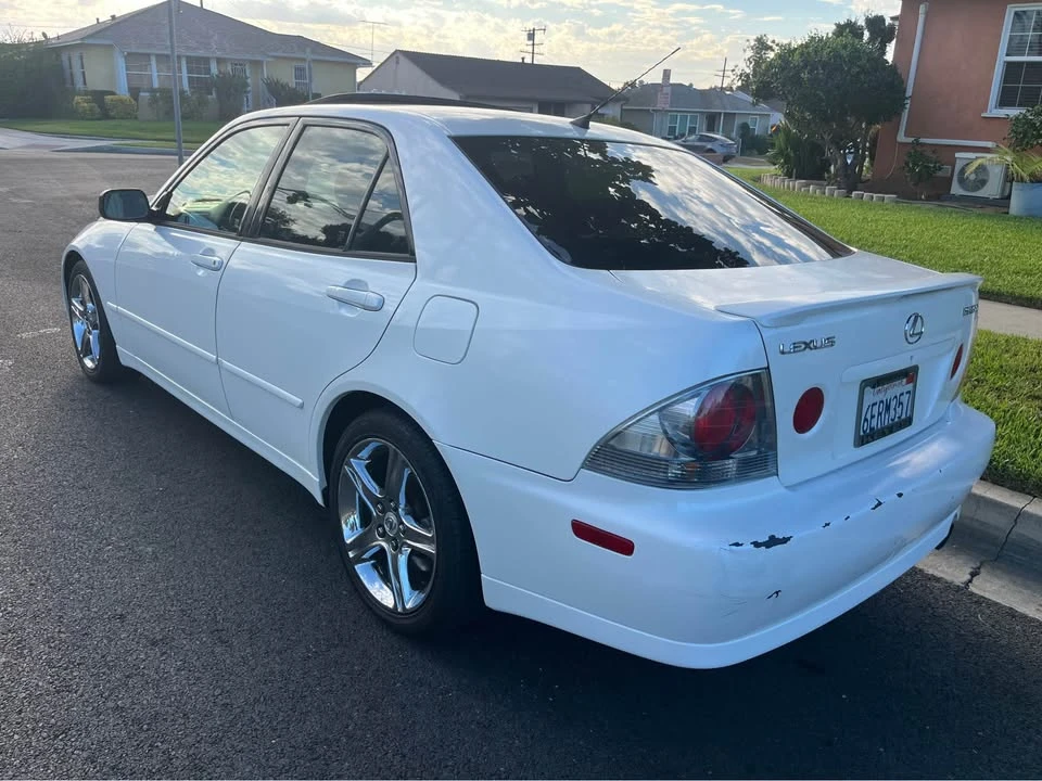 2005 Lexus IS 2nd Gen - Image 4 of 11
