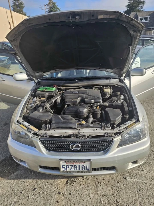 2005 Lexus IS 1st Gen - Image 9 of 16