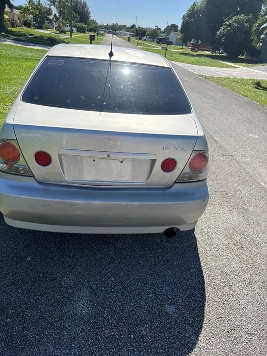 2005 Lexus IS 1st Gen - Image 4 of 13