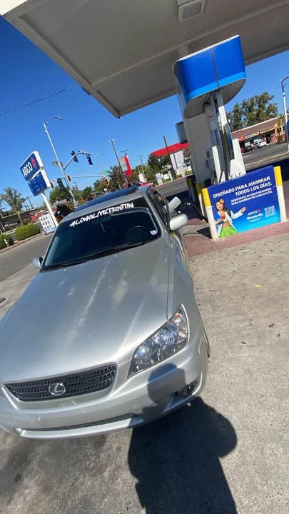 2005 Lexus IS 1st Gen - Image 9 of 12