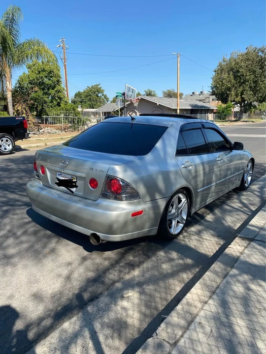 2005 Lexus IS 1st Gen - Image 11 of 12