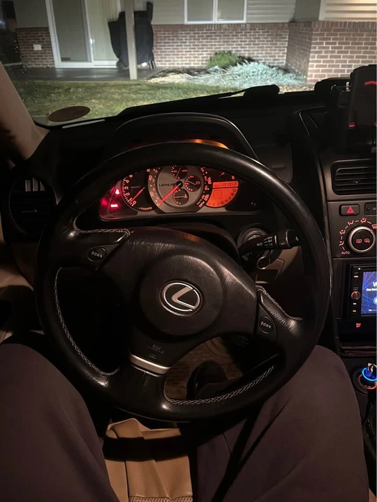 2005 Lexus IS 1st Gen - Image 5 of 11