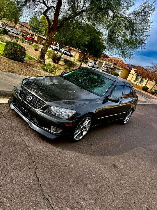 2005 Lexus IS 2nd Gen - Image 4 of 10