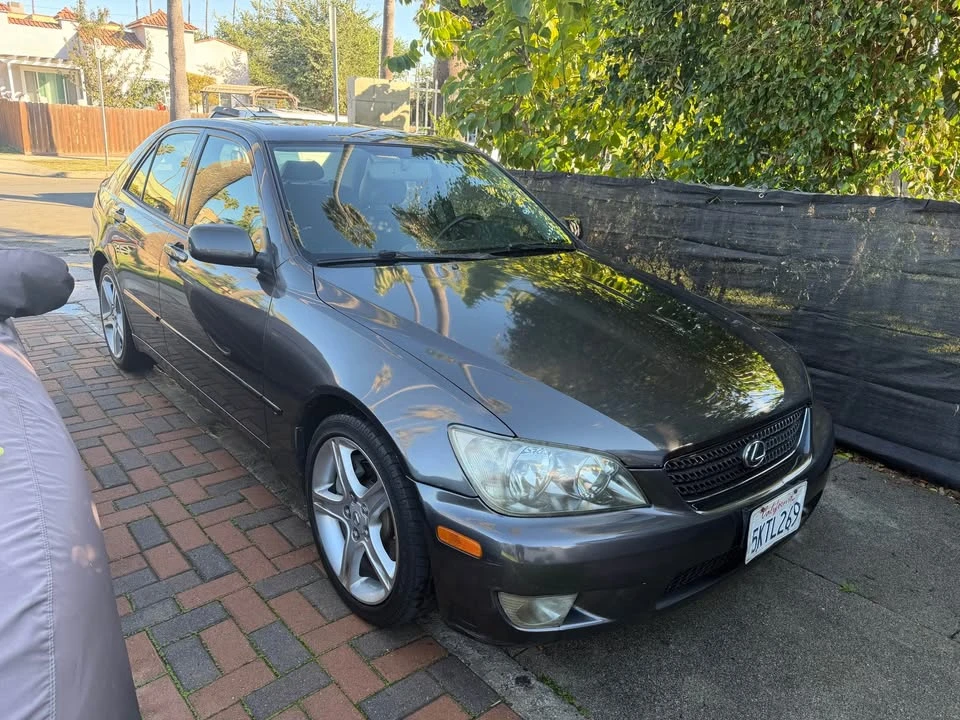 2005 Lexus IS 1st Gen - Image 12 of 18