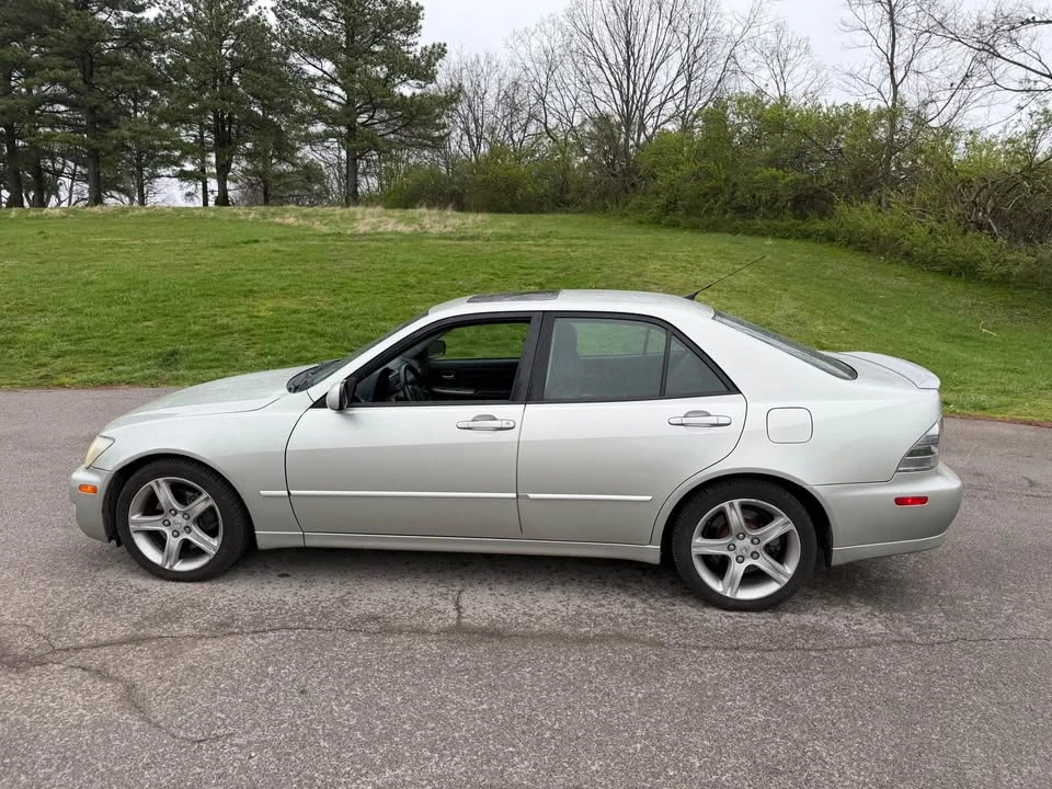 2005 Lexus IS 1st Gen - Image 8 of 17