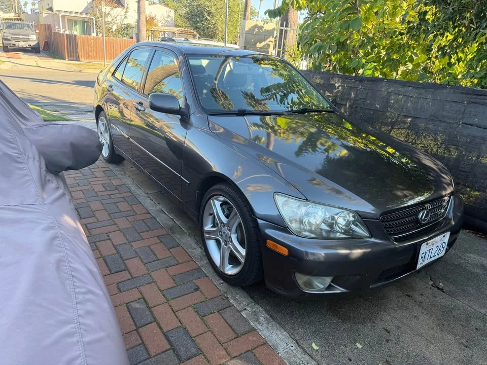 2005 Lexus IS 1st Gen - Image 5 of 18