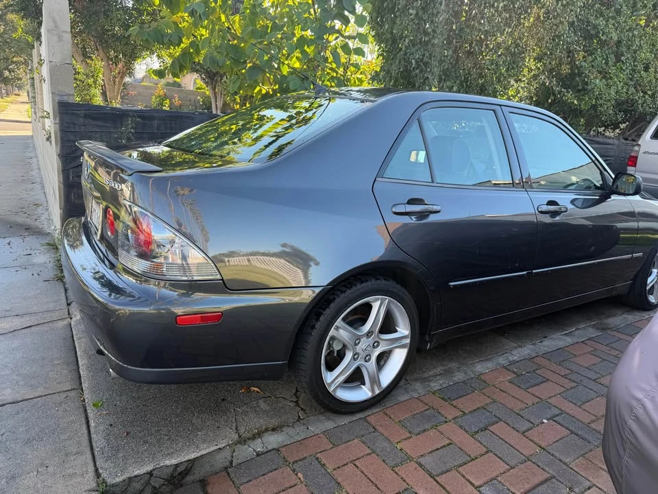 2005 Lexus IS 1st Gen - Image 7 of 18