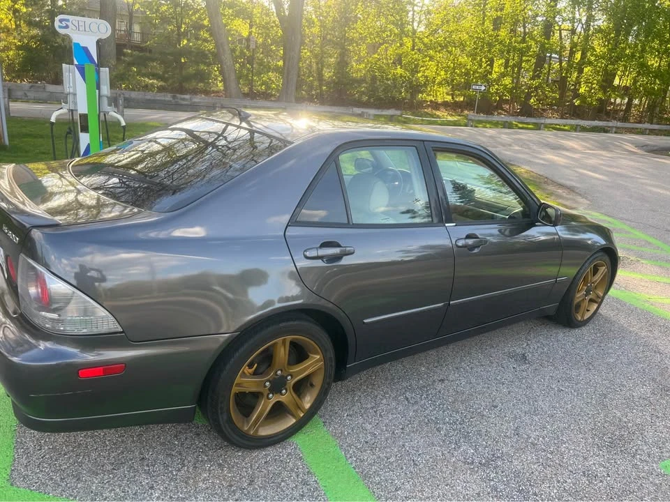 2005 Lexus IS 1st Gen - Image 9 of 12