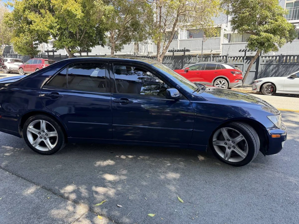 2005 Lexus IS 1st Gen - Image 11 of 14