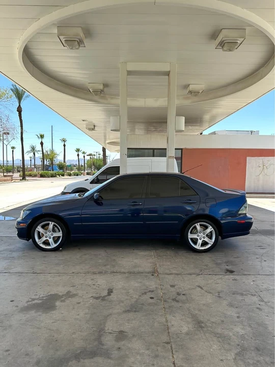2005 Lexus IS 1st Gen - Image 2 of 2