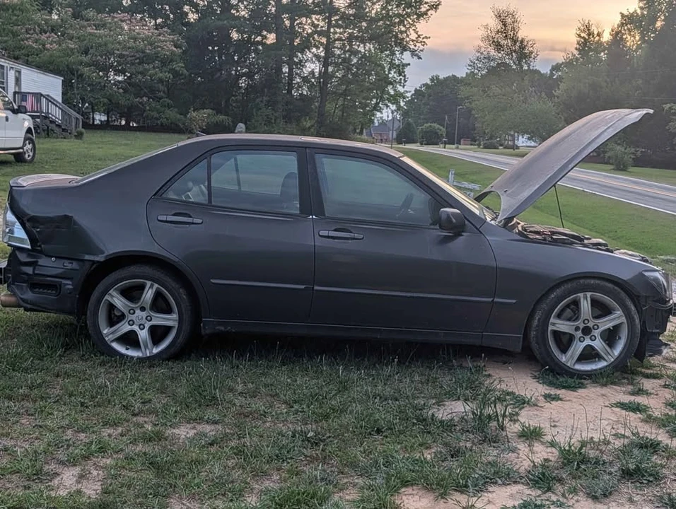 2005 Lexus IS 1st Gen - Image 2 of 5