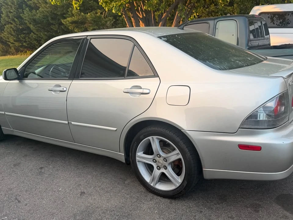 2005 Lexus IS 1st Gen - Image 4 of 5