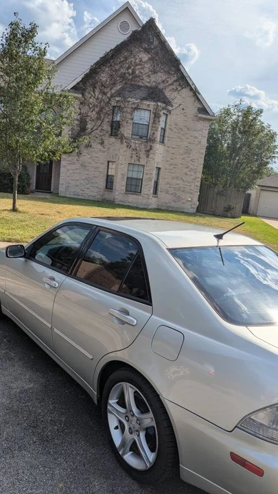 2005 Lexus IS 1st Gen - Image 4 of 9