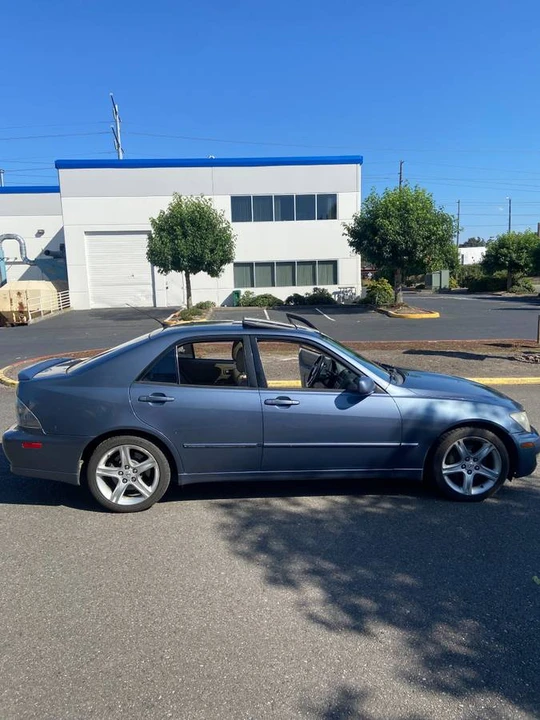 2005 Lexus IS 1st Gen - Image 8 of 9