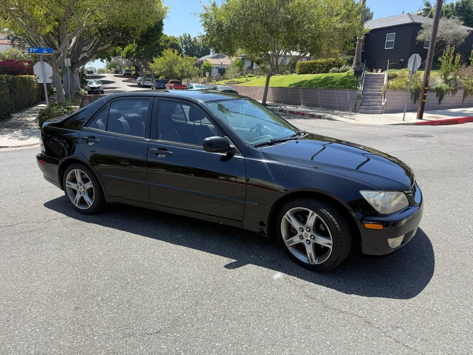 2005 Lexus IS 1st Gen - Image 5 of 12