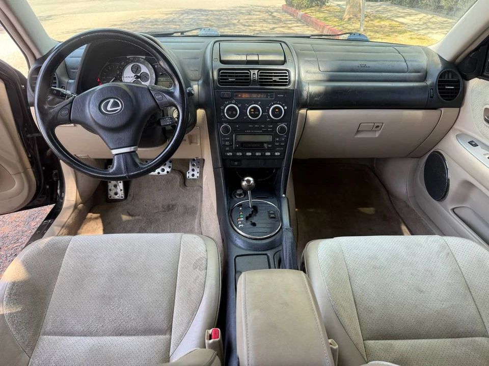 2005 Lexus IS 1st Gen - Image 9 of 12