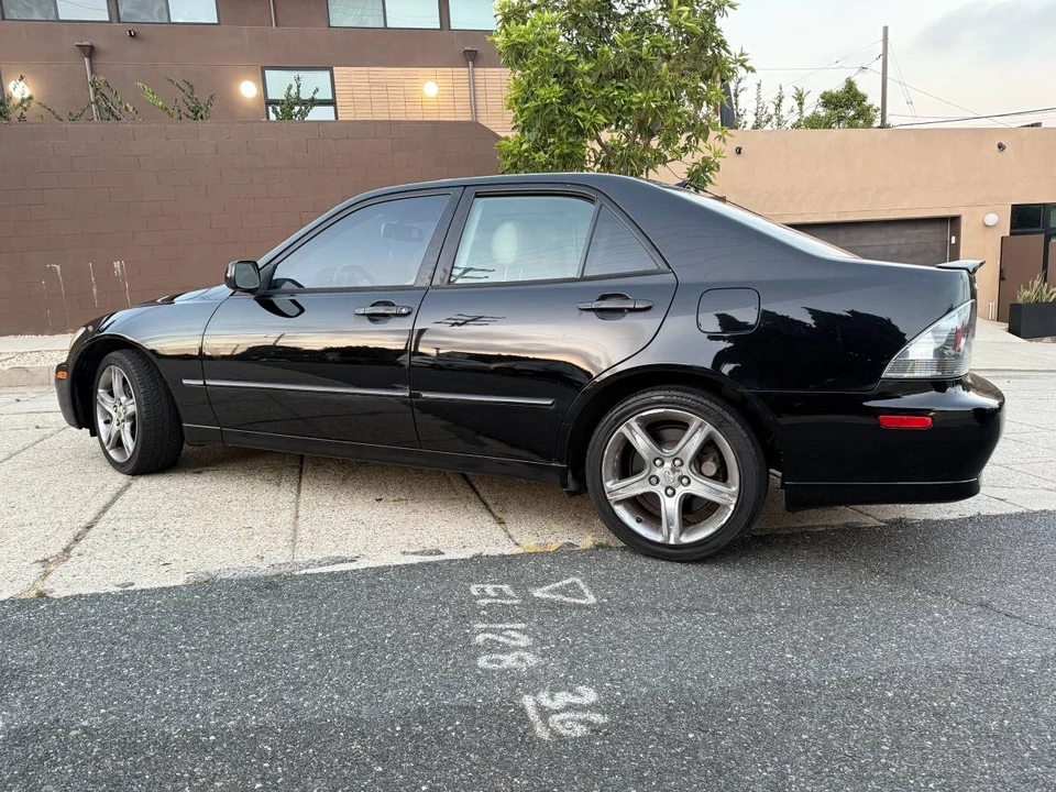 2005 Lexus IS 1st Gen - Image 5 of 12