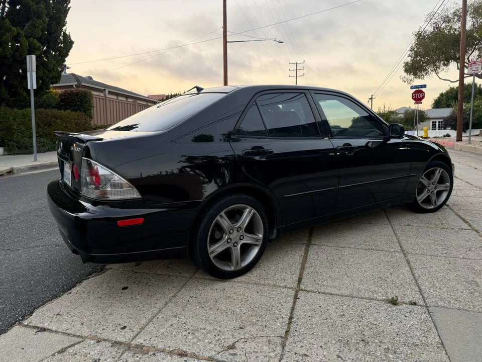 2005 Lexus IS 1st Gen - Image 8 of 12