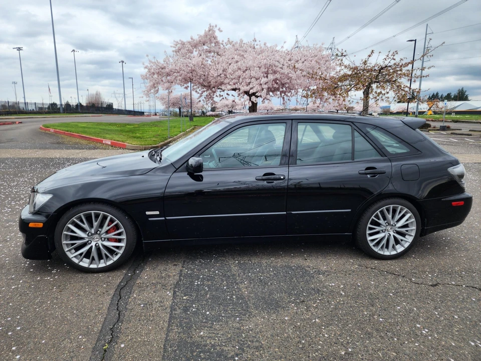 2005 Lexus IS 1st Gen - Image 16 of 31