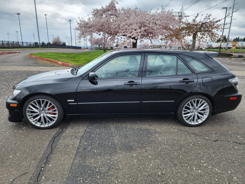 2005 Lexus IS 1st Gen - Image 17 of 31