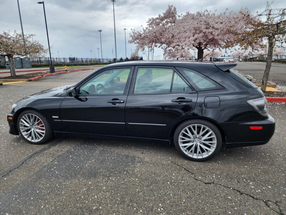 2005 Lexus IS 1st Gen - Image 19 of 31