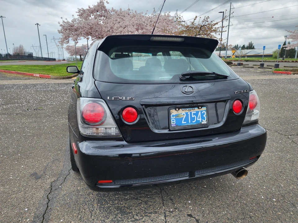 2005 Lexus IS 1st Gen - Image 25 of 31