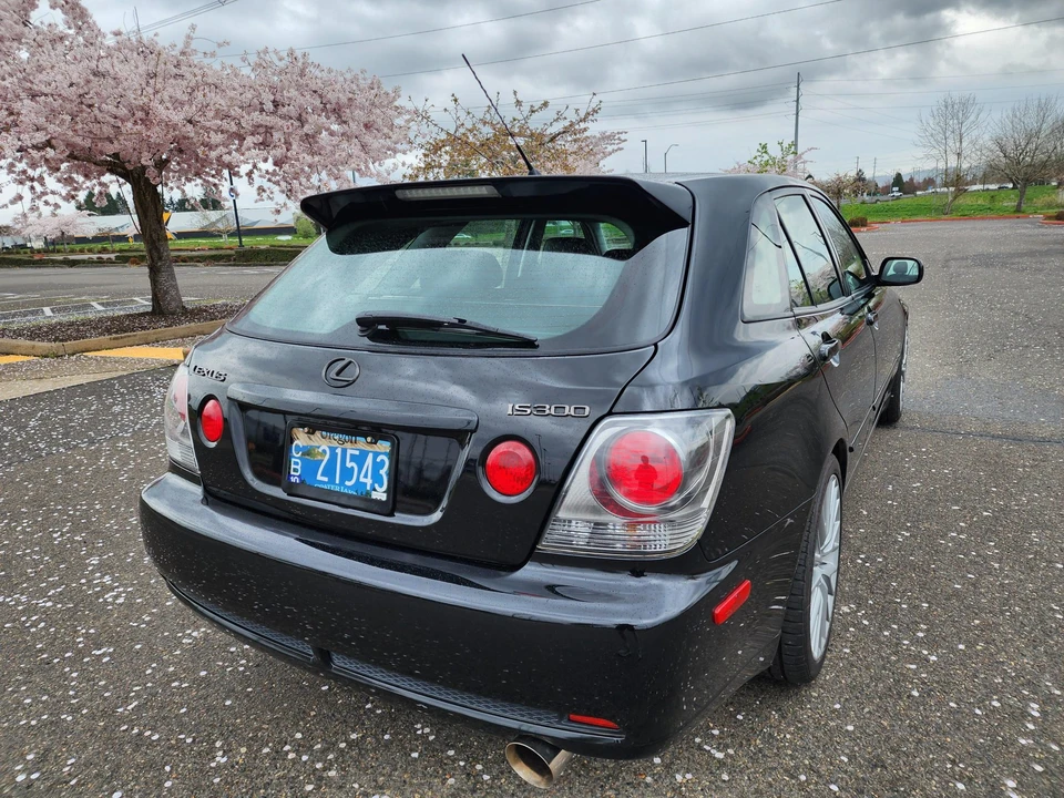 2005 Lexus IS 1st Gen - Image 28 of 31