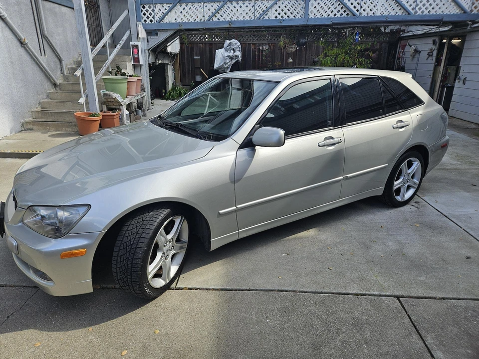 2005 Lexus IS 1st Gen - Image 9 of 31