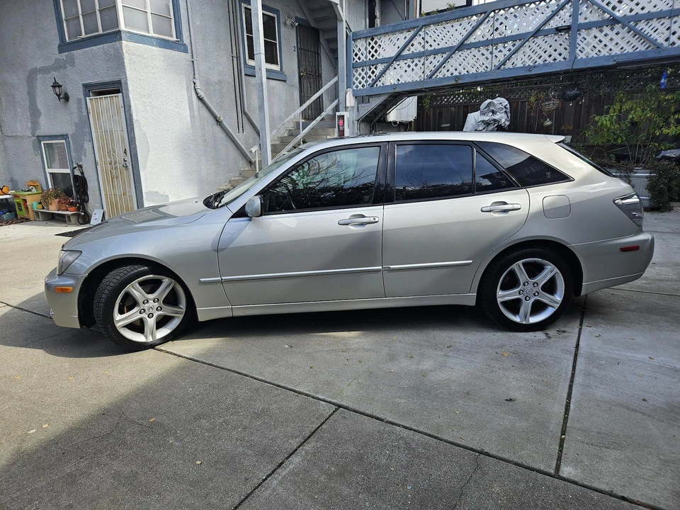 2005 Lexus IS 1st Gen - Image 11 of 31