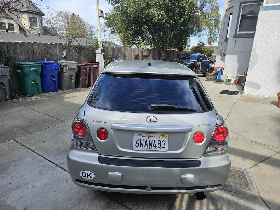 2005 Lexus IS 1st Gen - Image 16 of 31