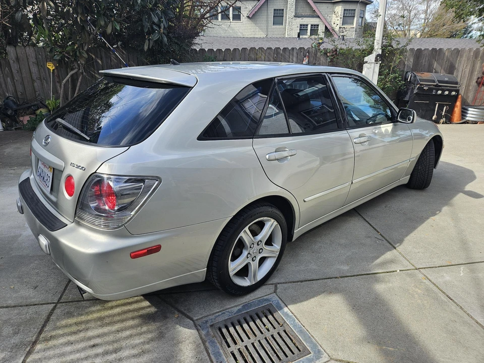 2005 Lexus IS 1st Gen - Image 24 of 31