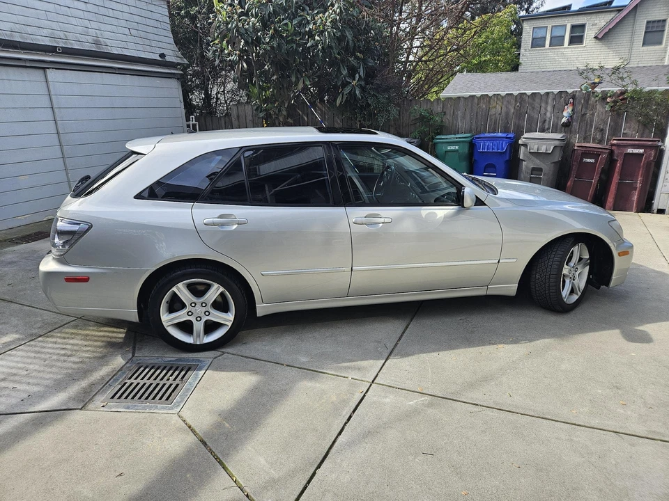 2005 Lexus IS 1st Gen - Image 25 of 31