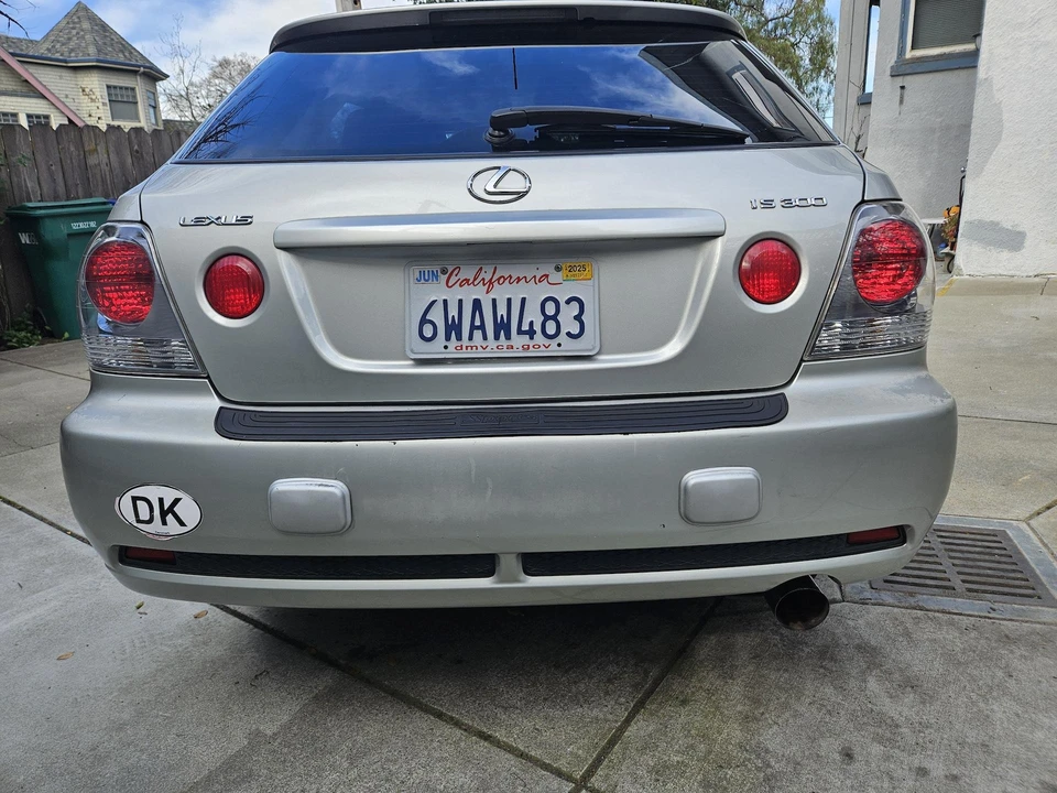 2005 Lexus IS 1st Gen - Image 19 of 31
