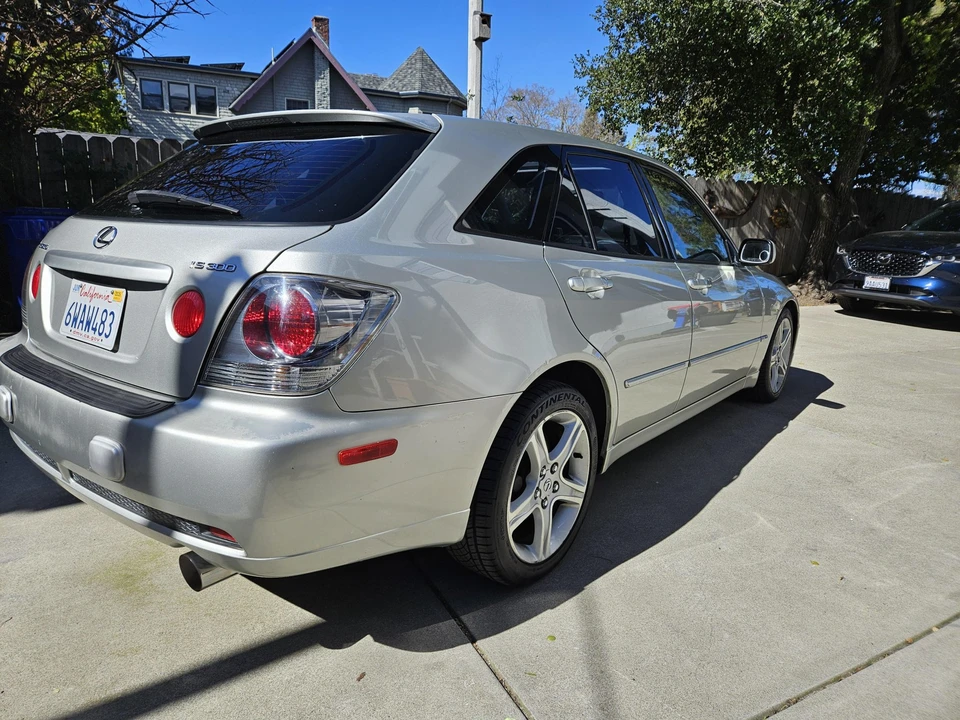 2005 Lexus IS 1st Gen - Image 21 of 31
