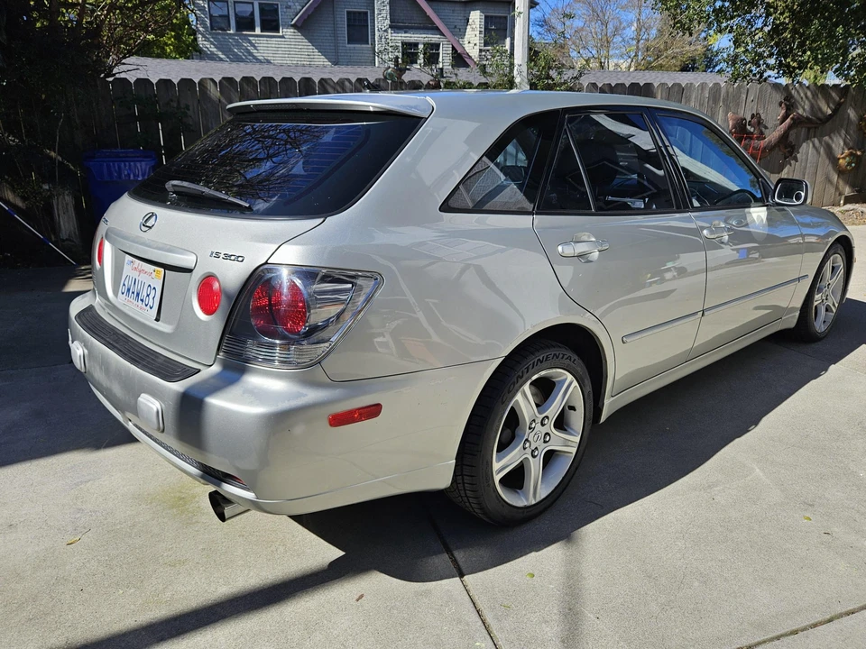 2005 Lexus IS 1st Gen - Image 23 of 31
