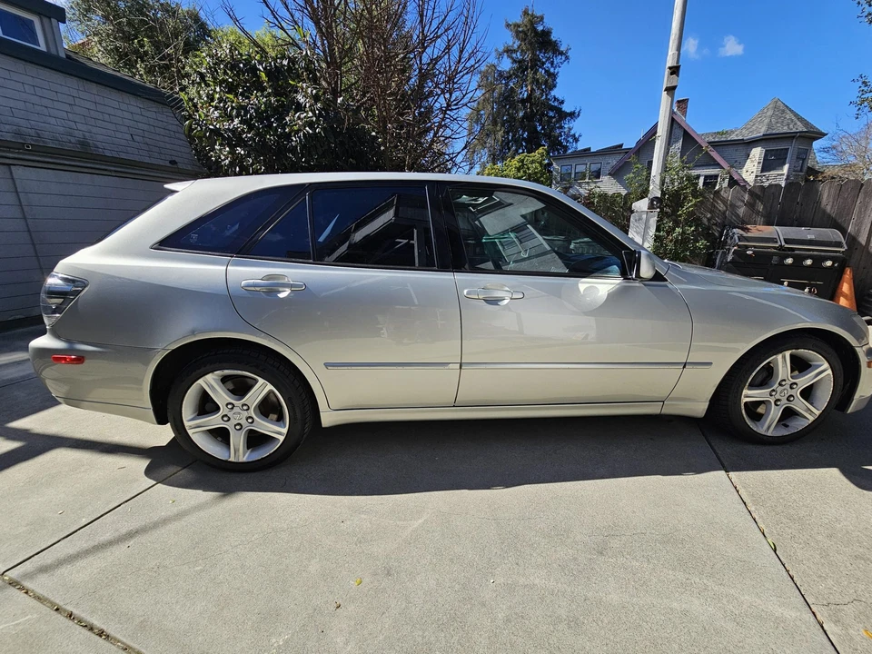 2005 Lexus IS 1st Gen - Image 26 of 31