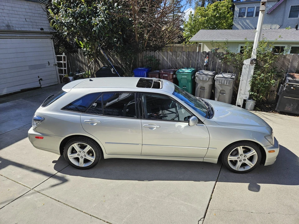 2005 Lexus IS 1st Gen - Image 28 of 31