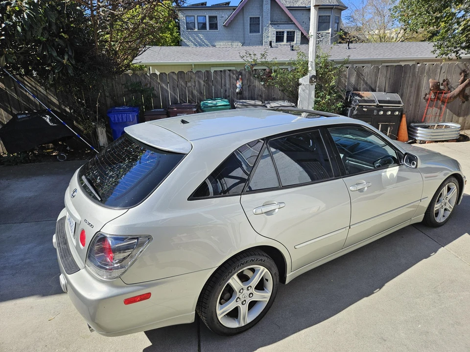 2005 Lexus IS 1st Gen - Image 22 of 31