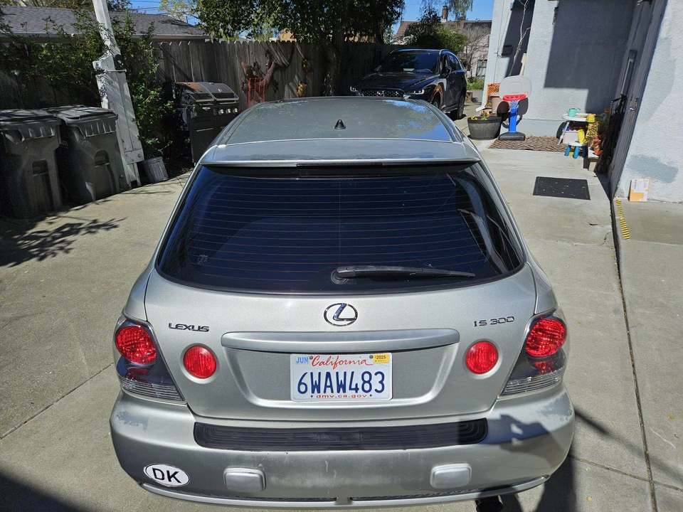 2005 Lexus IS 1st Gen - Image 15 of 31