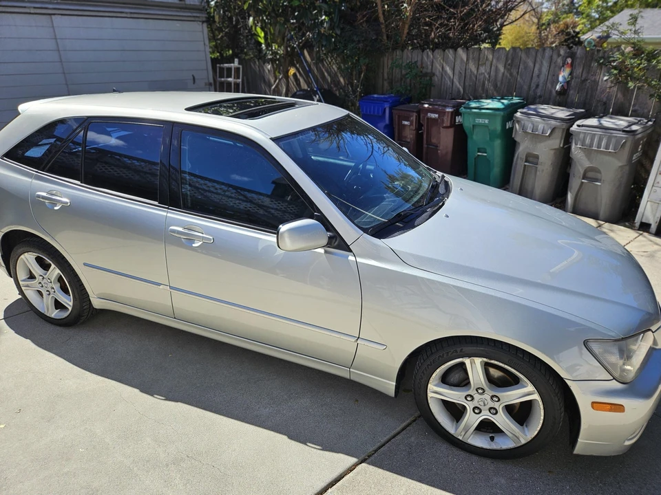 2005 Lexus IS 1st Gen - Image 29 of 31