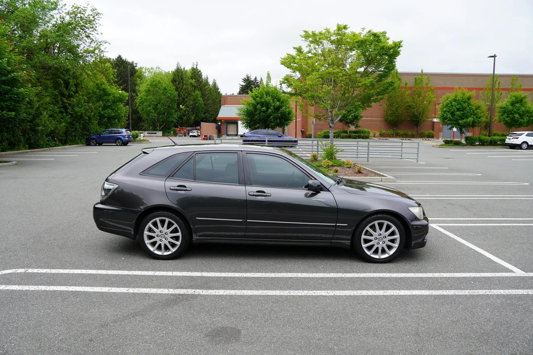 2005 Lexus IS 1st Gen - Image 8 of 31