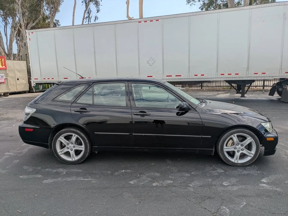 2005 Lexus IS 1st Gen - Image 12 of 19