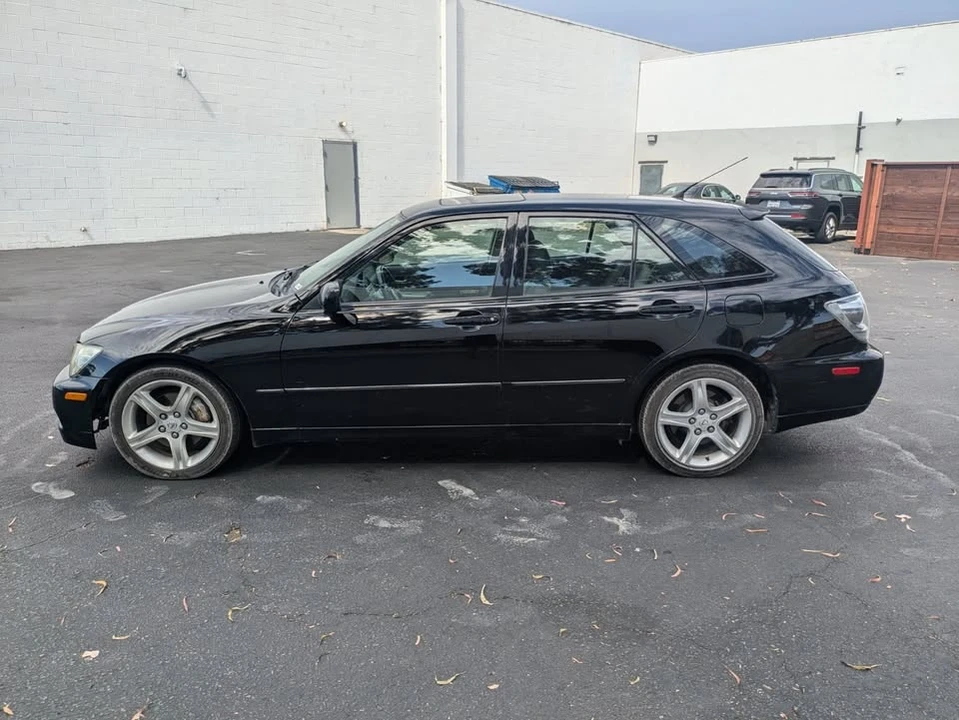 2005 Lexus IS 1st Gen - Image 10 of 19