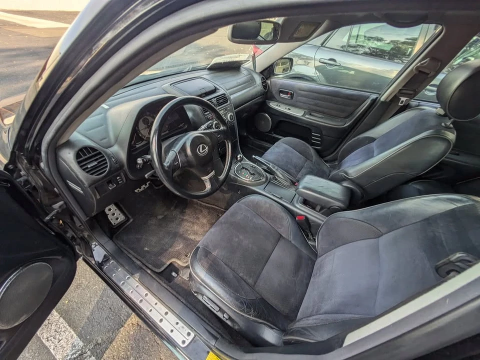 2005 Lexus IS 1st Gen - Image 13 of 19