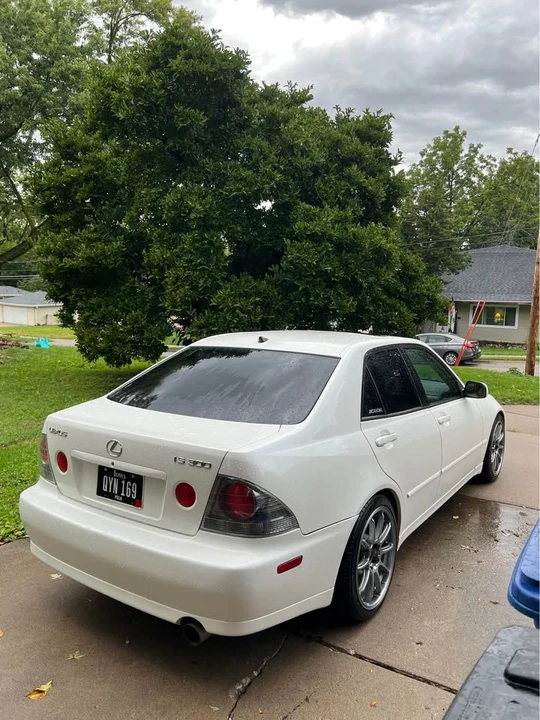 2005 Lexus IS 1st Gen - Image 4 of 15