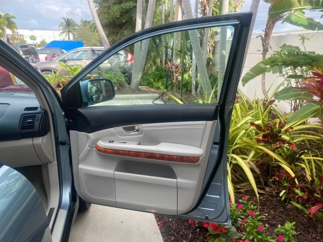2005 Lexus RX 2nd Gen - Image 12 of 21