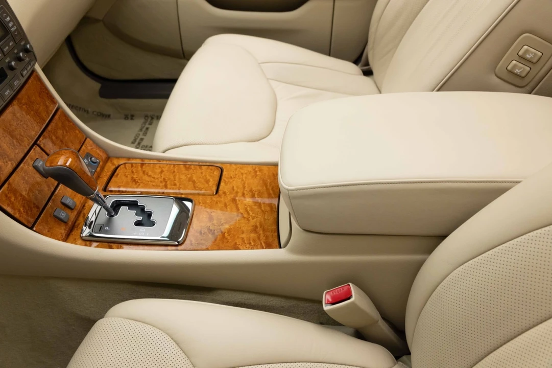 2005 Lexus LS 3rd Gen - Image 28 of 31